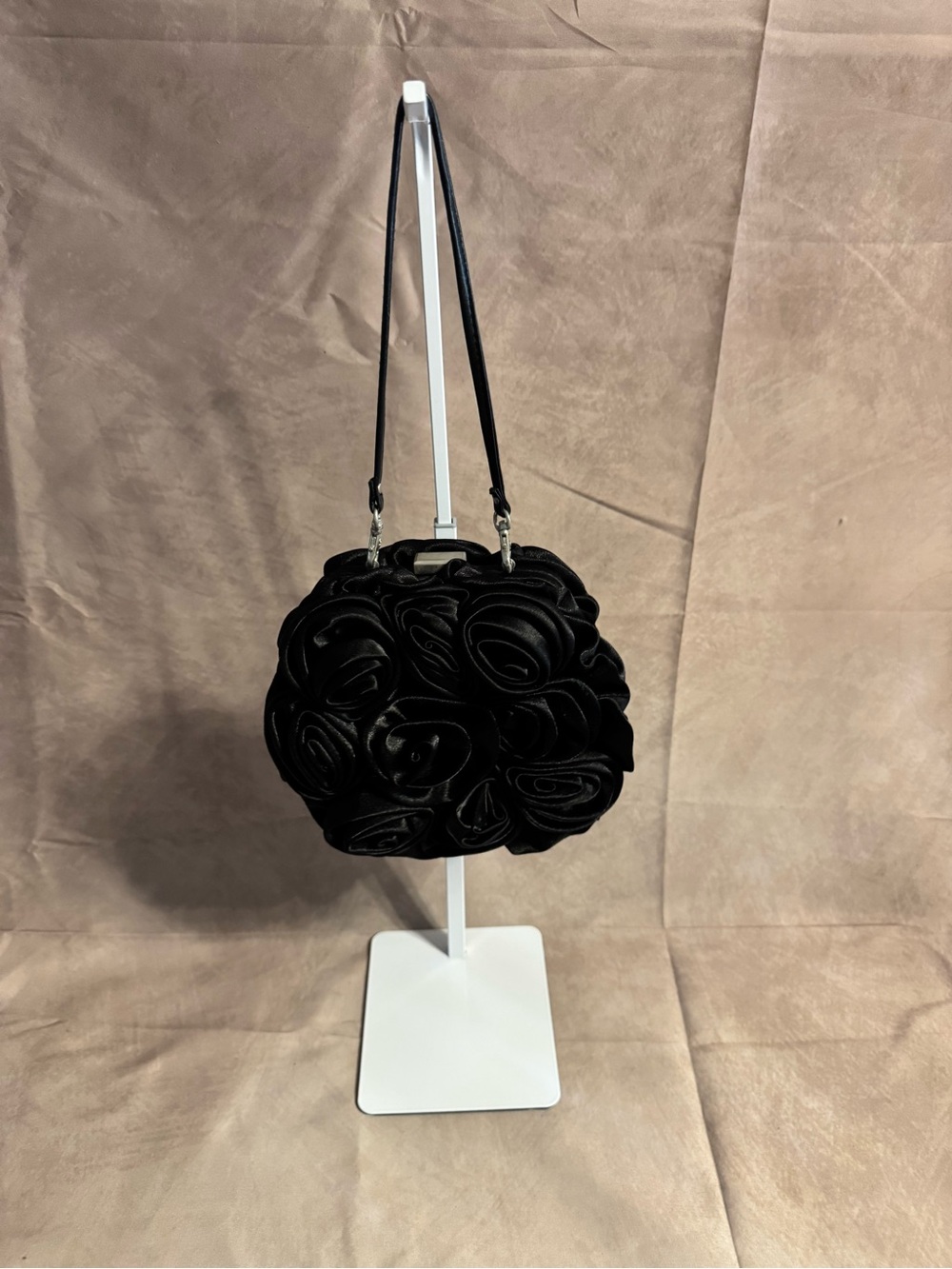 Elegant Black Rose Applique Evening Bag